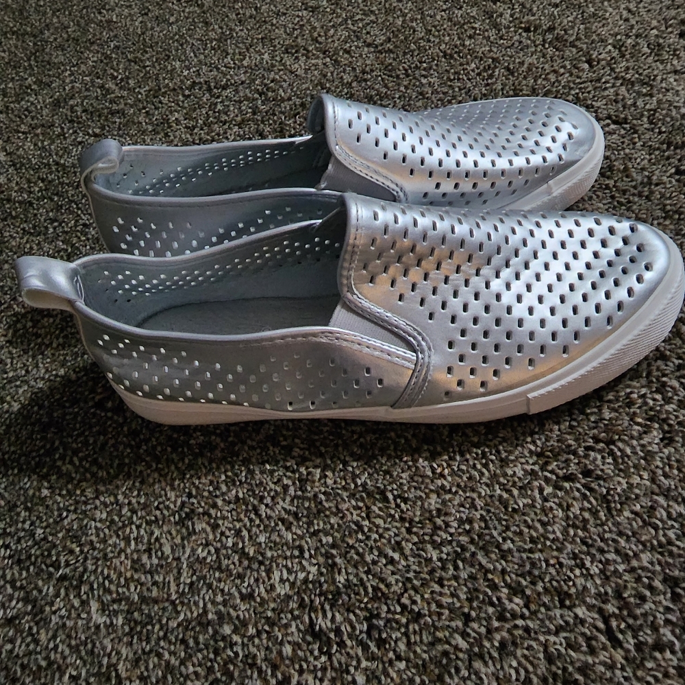 Womens slip on shoes